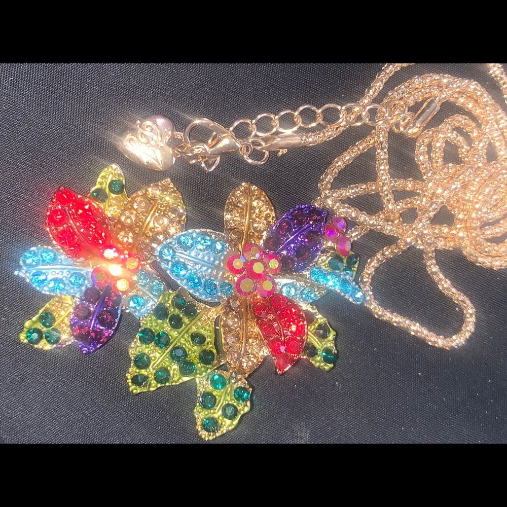 Betsy Johnson crystal flower 🌸 pendant brooch - Picture 3 of 4